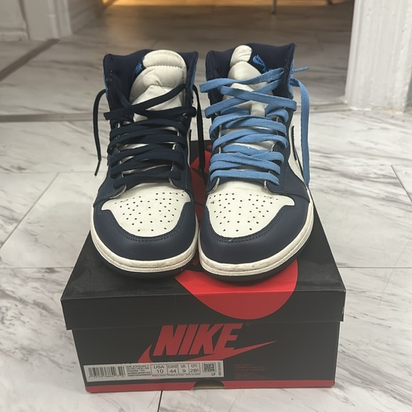 Air Jordan Retro 1 ‘Obsidians” - Picture 2 of 5